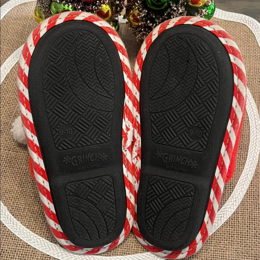 Dr. Seuss Grinch & Cindy Lou Who Slippers - Youth Size 9-10